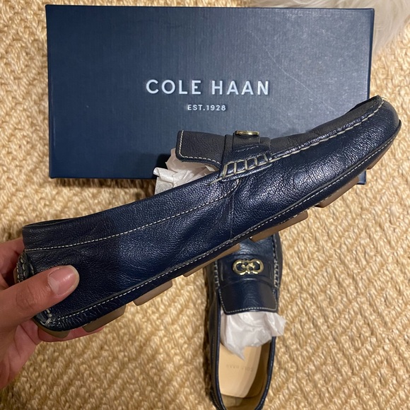LEATHER COLE HAAN LOAFERS in NAVY. Size 7.5. Condition EXCELLENT! - Picture 3 of 6